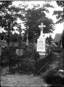Náhrobek na hřbitově v Březníku